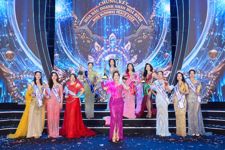 Netizen “mê mẩn” giám khảo Minh Hồng: Vừa dịu dàng vừa quyền uy tại Chung kết Miss Business Peace