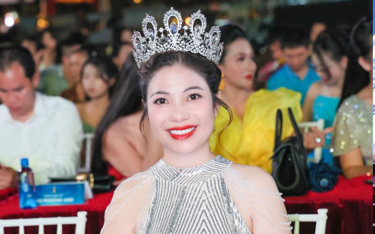 Á hậu Hà Tĩnh gây thương nhớ với nụ cười “tỏa nắng” tại Miss Business Peace 2025