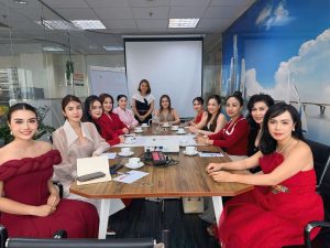 Chủ tịch Miss Business World gặp mặt dàn Hoa – Á hậu miền Nam, chuẩn bị mùa thi nhan sắc doanh nhân 2025
