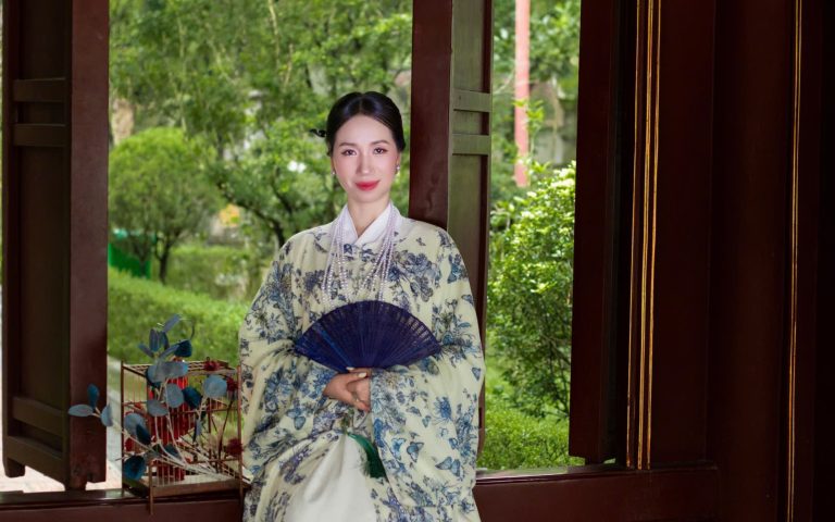Nàng hậu Lê Thị Thu Thủy đẹp hút hồn giữa cố đô Hoa Lư trong bộ ảnh cổ trang đầy nghệ thuậ