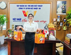 Hoa hậu Trí tuệ  Phạm Duy tạo nên mùa trăng ấm áp cho đại gia đình Sơn Việt Nhật