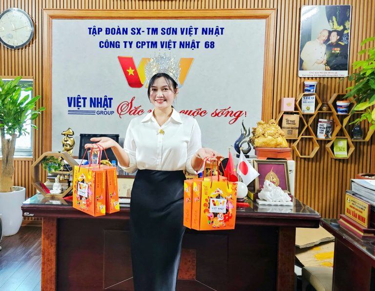 Hoa hậu Trí tuệ  Phạm Duy tạo nên mùa trăng ấm áp cho đại gia đình Sơn Việt Nhật