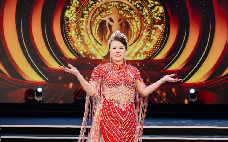 Hoa hậu Nguyễn Thị Hương tái xuất ấn tượng sau đăng quang, đảm nhận vai trò Phó ban Hội đồng Nghệ thuật