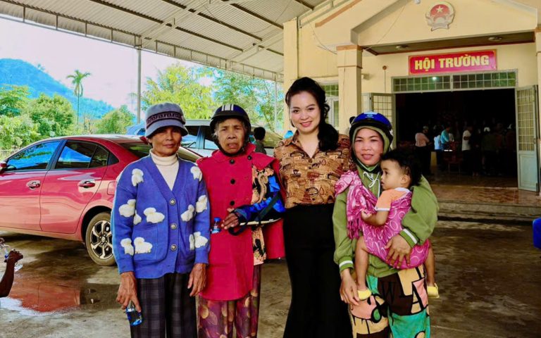 Mang yêu thương vượt qua bão lũ, thắp sáng niềm tin cho bà con vùng khó