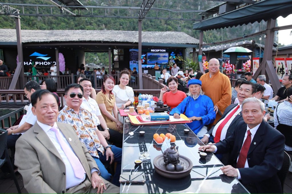 Hoa hậu Nhân ái Ngô Thị Hoàng Ngân – điểm nhấn tinh thần tại lễ xác lập kỷ lục trên Vịnh Lan Hạ