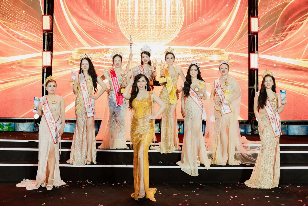 Hoa hậu Nguyễn Hoàng Vân “chiếm sóng” đêm Chung kết Hoa hậu Thương hiệu Việt Nam 2026 với nhan sắc thăng hạng