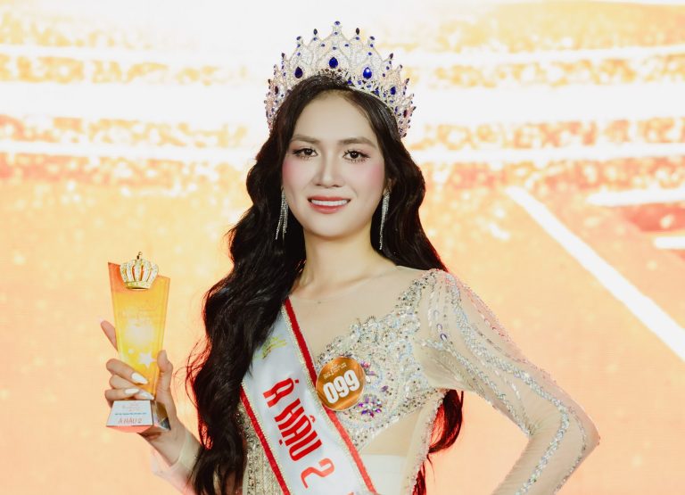 Á hậu 2 Huỳnh Thị Kim Chung mong muốn đưa Huỳnh Kim Dental phát triển bền vững sau đăng quang