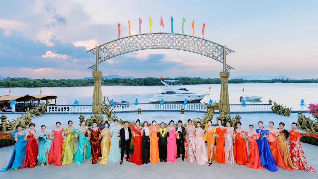 Tôn vinh bản lĩnh và sắc đẹp nữ doanh nhân qua fashion show mở màn Hoa hậu Thương hiệu Việt Nam 2026