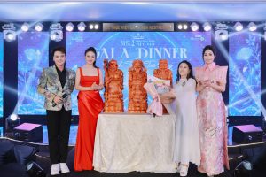 Nữ doanh nhân Hán Thị Luyến đấu giá thành công vật phẩm phong thủy, lan tỏa yêu thương tại Hoa hậu Thương hiệu Việt Nam 2026