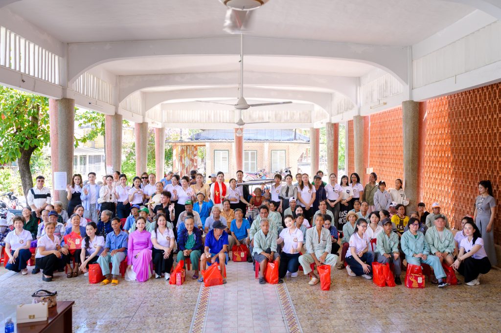 100 phần quà nghĩa tình đến với bệnh nhân Bệnh viện Phong – Da liễu Trung ương Quy Hòa