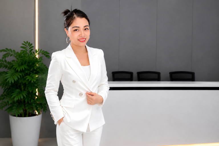 Doanh nhân Phạm Thị Hiền và hành trình chăm sóc sức khỏe cộng đồng bằng tâm huyết và yêu thương