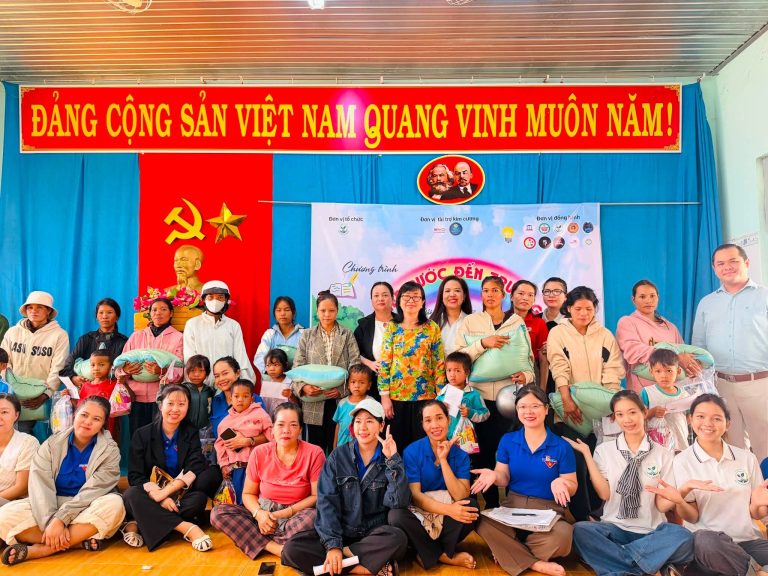 Á hậu Kelly Tran cùng BYD EV Auto Đắk Lắk lan tỏa yêu thương qua chương trình “Tiếp bước đến trường 2026”