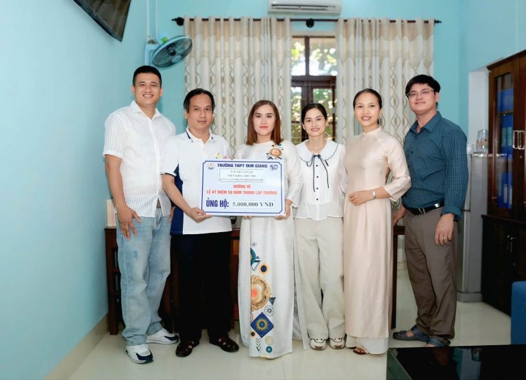 Á hậu Nguyễn Thị Thanh Trinh trở về mái trường Tam Giang, trao yêu thương nhân dịp 50 năm thành lập trường