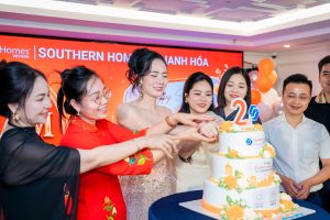 Á hậu 1 Nguyễn Thị Bích Huệ tổ chức tiệc “3 trong 1”, tri ân hành trình và những người đồng hành